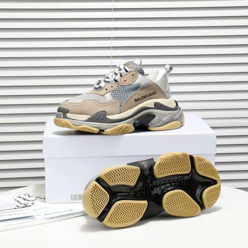 Men/Women Balenciaga Triple S Clear Sole Khaki Sneaker Item 6380340